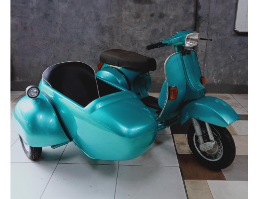 Vespa Scooter Piaggio PX150 with Sidecar